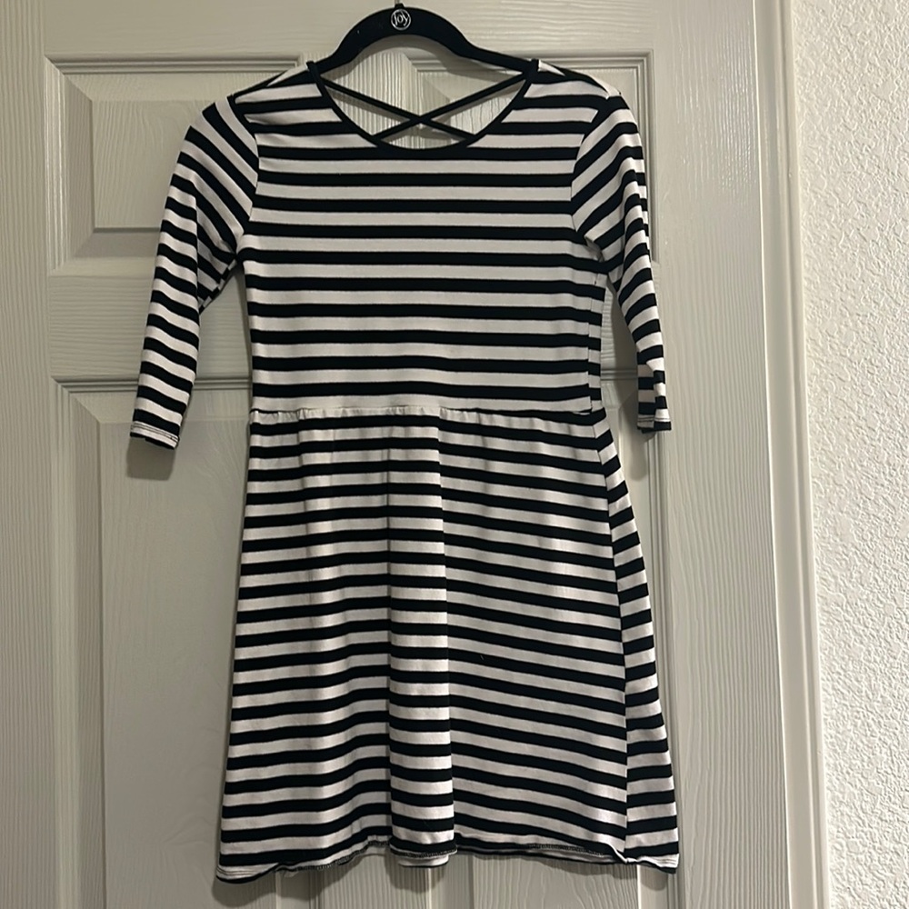Forever 21 girls black and white striped dress
